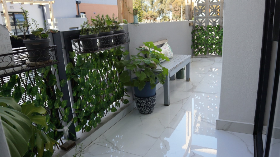 32 Bedroom Property for Sale in Table View Western Cape